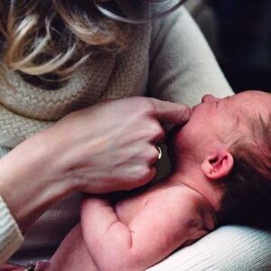 babies suffering for colic